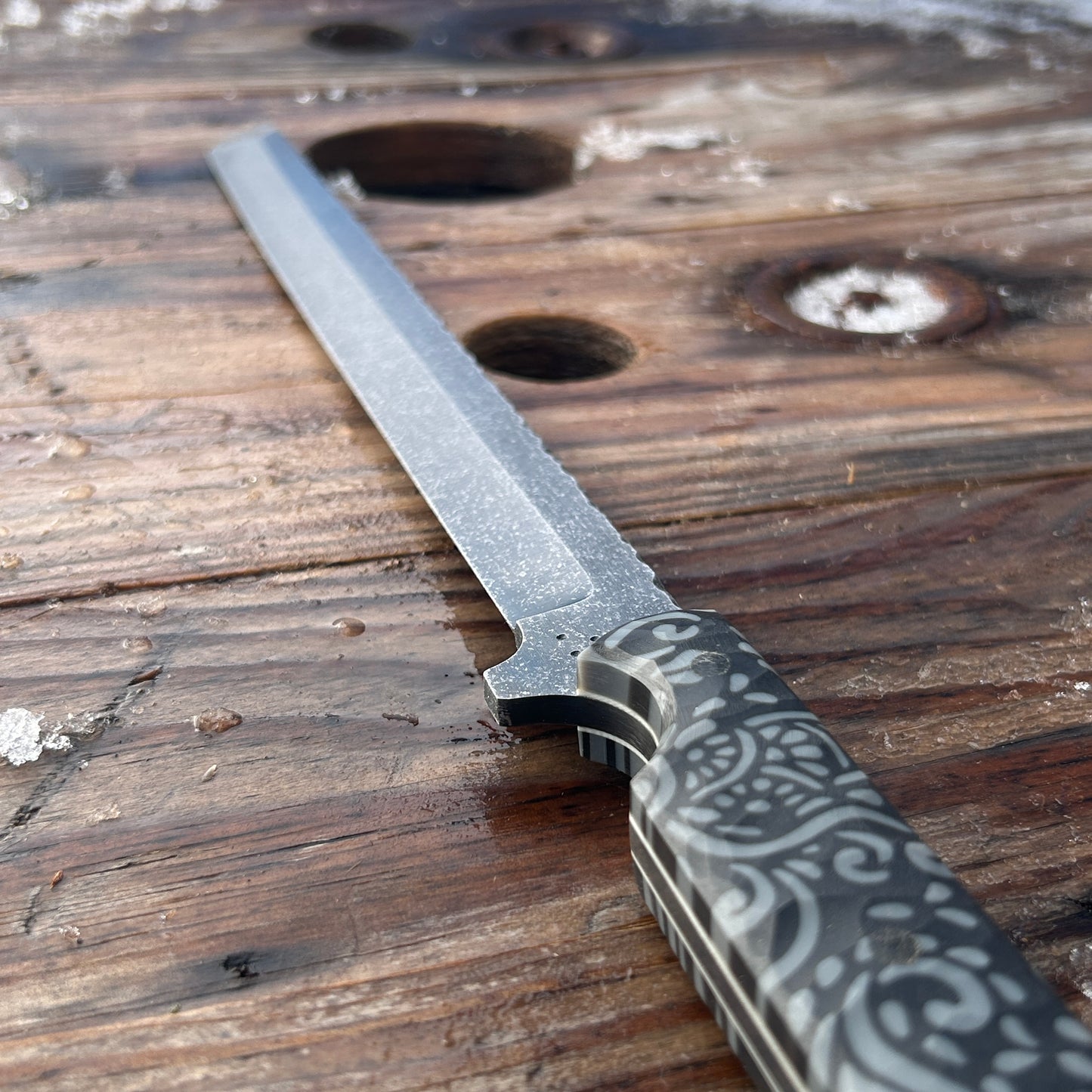 view of the handle on the Large skinny tanto style knife/short sword 