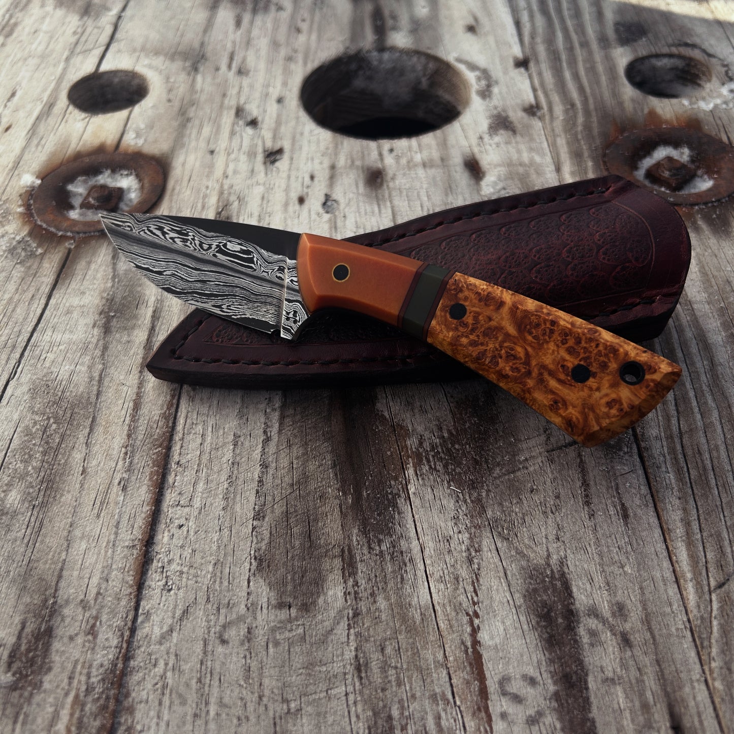 Damascus knife with combo scales