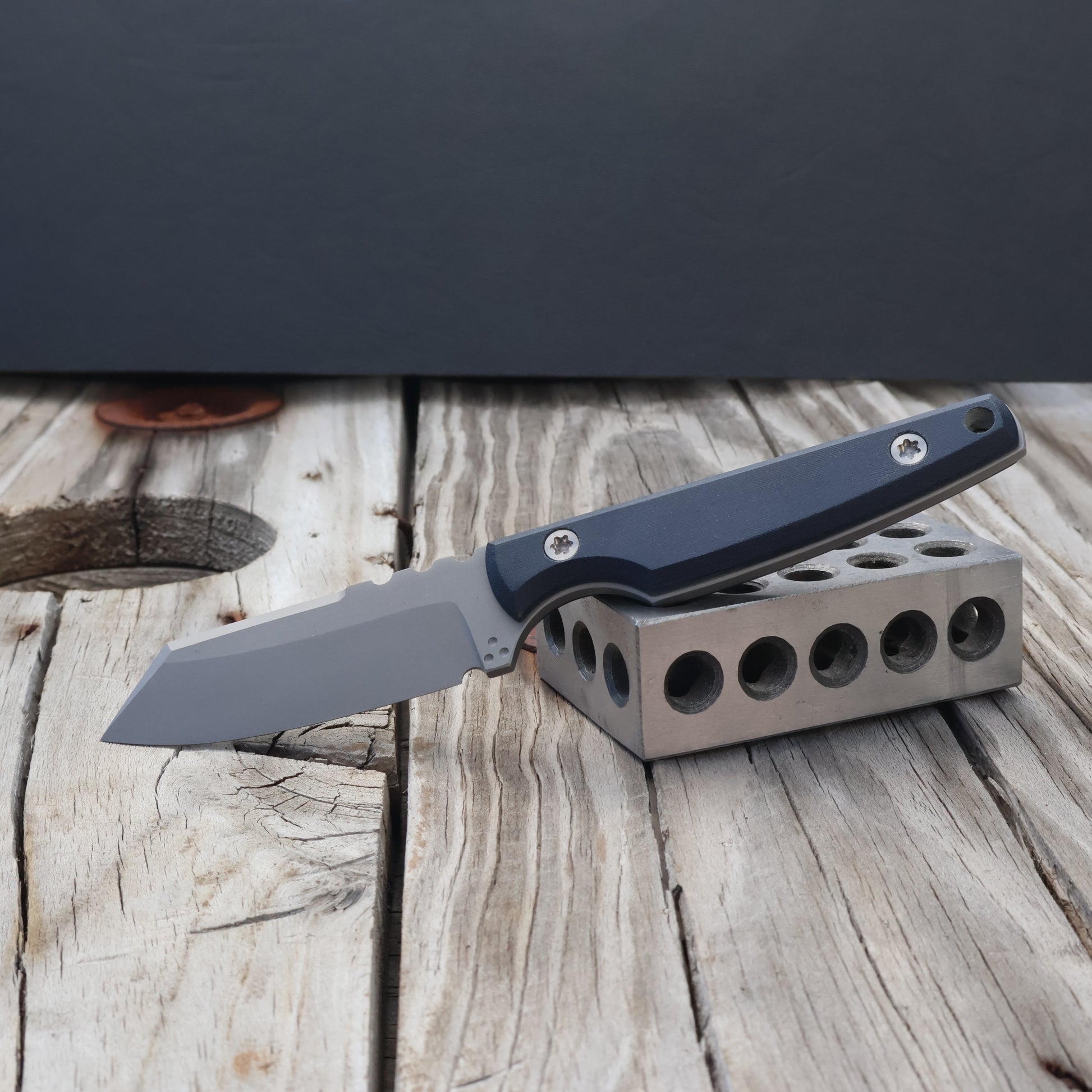 fixed blade knife with denim micarta handles