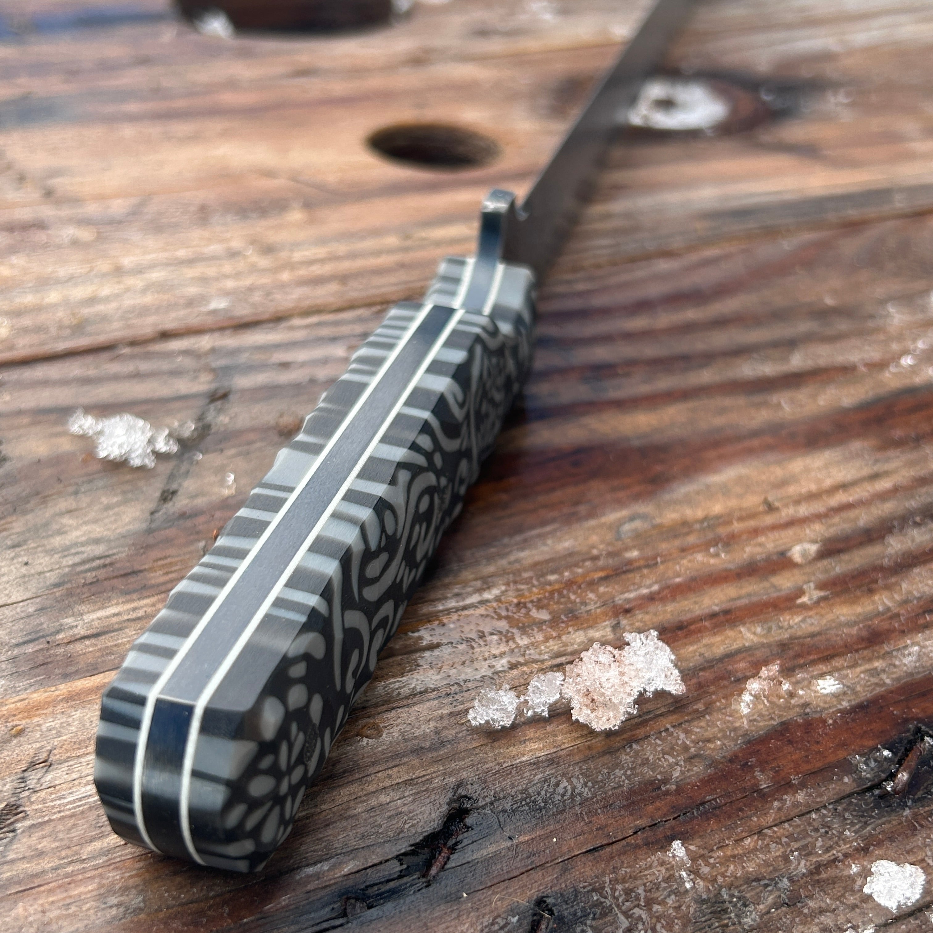 close up of knife handle with patterned handle 