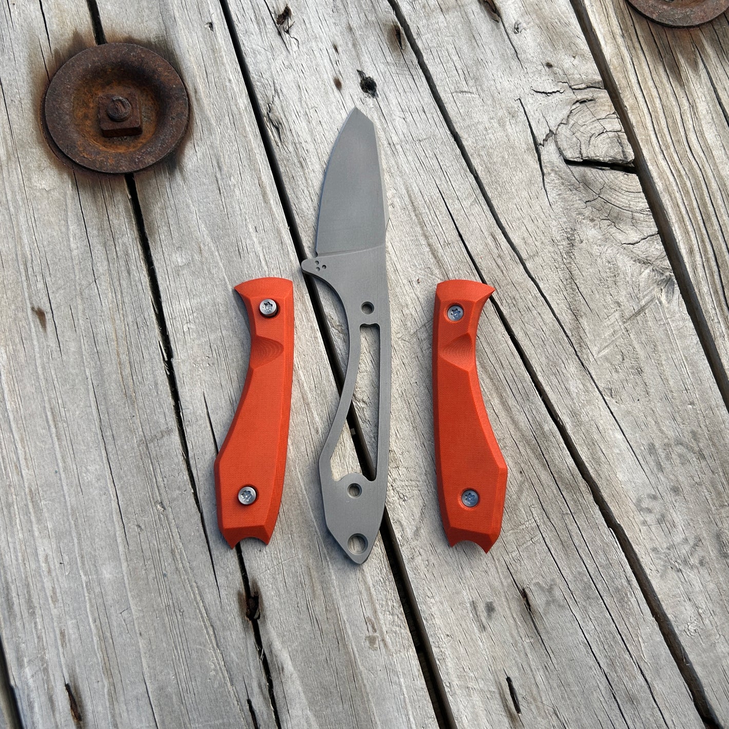 Knife with handle scales removed to show skeletonized tang