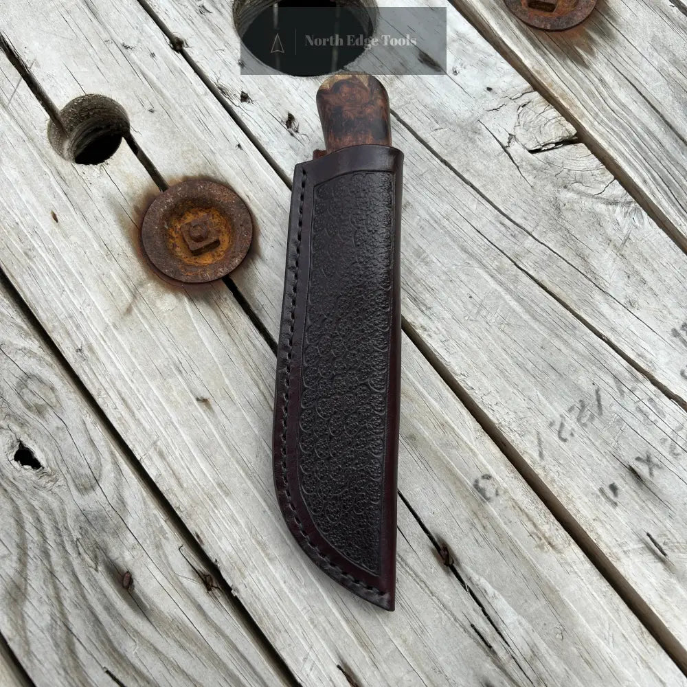 Knife in leather sheath 